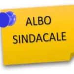 Post-it giallo con scritta nera albo sindacale e puntina blu in alto a sinistra.